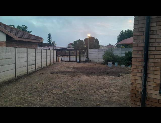 3 BEDROOM HOUSE FOR SALE IN BENDOR EXT 7